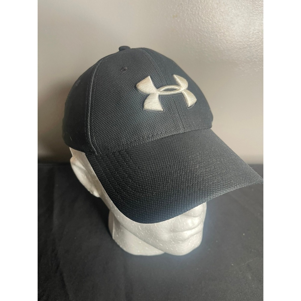 Under Armour Blitzing Black Stretch Fit Hat Mens MD/LG Curved Brim Athletic Cap